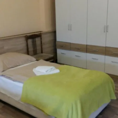 Apartman House Guest house