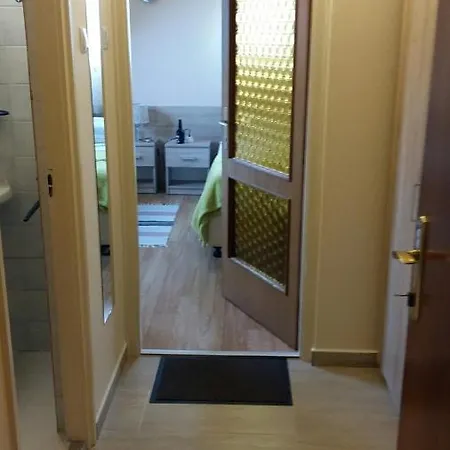 House * Asvanyraro